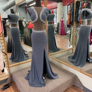 Wow $275 WOW Stunning Formal Gown by JOVANI Grey Size 6 LAST REDUCTION NEED SALE